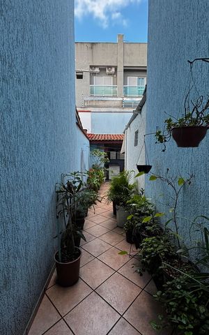 Casa à venda com 108m², 2 quartos e 2 vagas Casa à venda com 108m², 2 quartos e 2 vagasCorredor