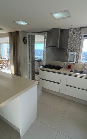 Apartamento à venda com 141m², 3 quartos e 2 vagas Apartamento à venda com 141m², 3 quartos e 2 vagasCozinha