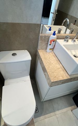 Apartamento à venda com 141m², 3 quartos e 2 vagas Apartamento à venda com 141m², 3 quartos e 2 vagasBanheiro da Suíte 1