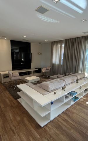 Apartamento à venda com 141m², 3 quartos e 2 vagas Apartamento à venda com 141m², 3 quartos e 2 vagasEntrada