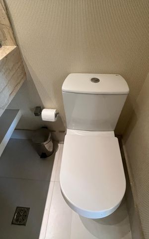 Apartamento à venda com 141m², 3 quartos e 2 vagas Apartamento à venda com 141m², 3 quartos e 2 vagasLavabo