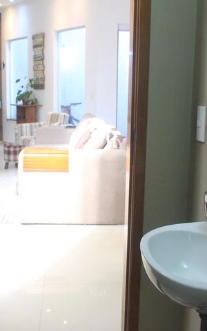 Casa à venda com 115m², 2 quartos e 2 vagasLavabo