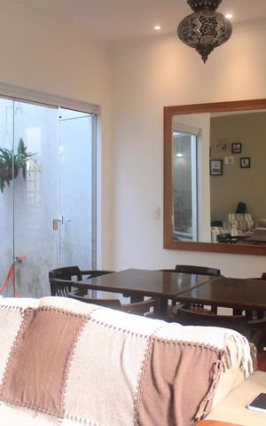 Casa à venda com 115m², 2 quartos e 2 vagasSala