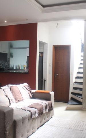 Casa à venda com 115m², 2 quartos e 2 vagasSala