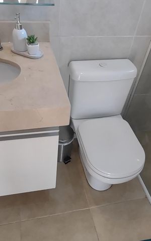 Casa à venda com 115m², 2 quartos e 2 vagas Casa à venda com 115m², 2 quartos e 2 vagasBanheiro