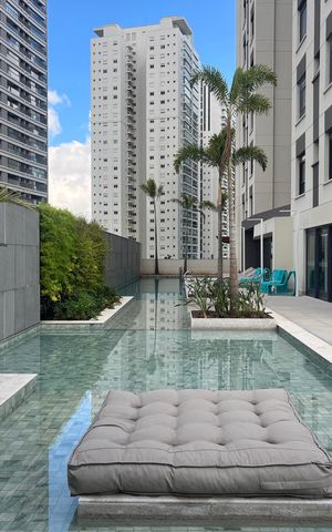 Apartamento à venda com 188m², 4 quartos e 2 vagas Apartamento à venda com 188m², 4 quartos e 2 vagasÁrea comum - Piscina