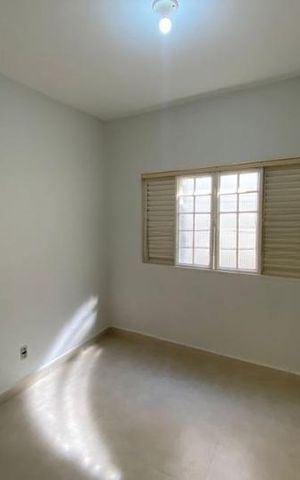 Casa para alugar com 240m², 4 quartos e 4 vagas Casa para alugar com 240m², 4 quartos e 4 vagasQuarto