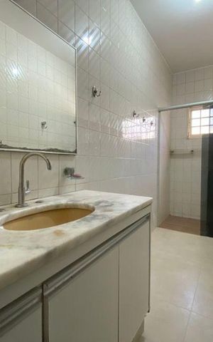 Casa para alugar com 240m², 4 quartos e 4 vagas