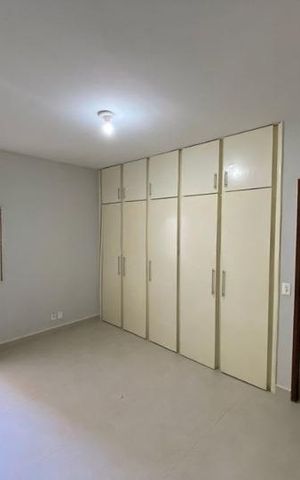 Casa para alugar com 240m², 4 quartos e 4 vagas Casa para alugar com 240m², 4 quartos e 4 vagasQuarto