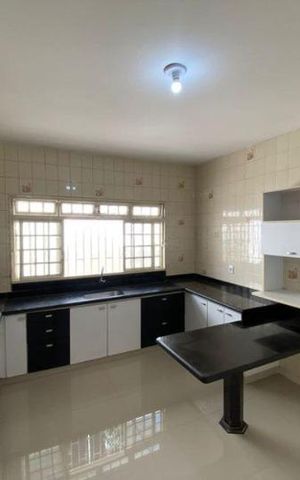 Casa para alugar com 240m², 4 quartos e 4 vagas Casa para alugar com 240m², 4 quartos e 4 vagasCozinha