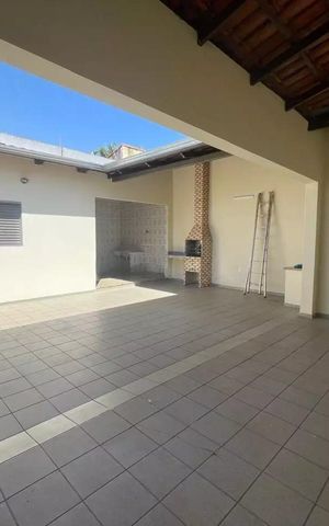 Casa para alugar com 220m², 5 quartos e 6 vagas
