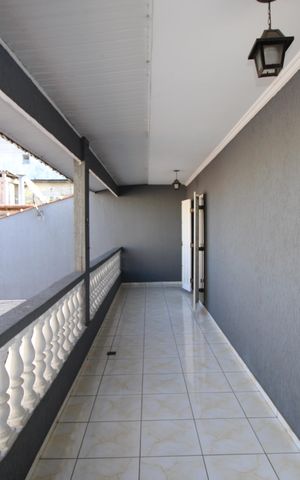 Casa à venda com 160m², 3 quartos e 4 vagasQuarto 1 - Varanda