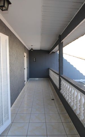 Casa à venda com 160m², 3 quartos e 4 vagasQuarto 1 - Varanda