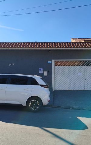 Casa à venda com 160m², 3 quartos e 4 vagas Casa à venda com 160m², 3 quartos e 4 vagasFachada