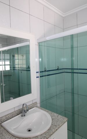 Casa à venda com 160m², 3 quartos e 4 vagasQuarto 1 - Banheiro