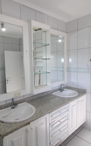 Casa à venda com 160m², 3 quartos e 4 vagasQuarto 2 - Banheiro