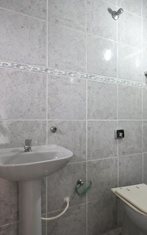 Casa à venda com 280m², 4 quartos e 5 vagasBanheiro da Edícula