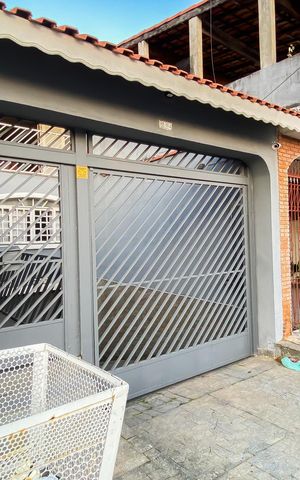 Casa para alugar com 285m², 3 quartos e 5 vagas Casa para alugar com 285m², 3 quartos e 5 vagasFachada
