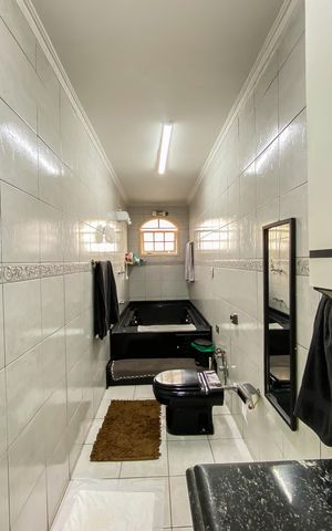 Casa para alugar com 285m², 3 quartos e 5 vagas Casa para alugar com 285m², 3 quartos e 5 vagasBanheiro da Suíte