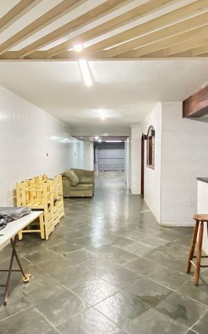 Casa para alugar com 285m², 3 quartos e 5 vagas Casa para alugar com 285m², 3 quartos e 5 vagasGaragem