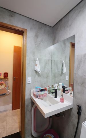 Casa à venda com 200m², 3 quartos e 2 vagasQuarto 1 - Suíte Banheiro 