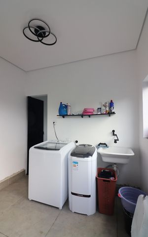 Casa à venda com 200m², 3 quartos e 2 vagasÁrea de Serviço