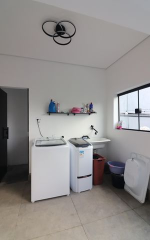 Casa à venda com 200m², 3 quartos e 2 vagasÁrea de Serviço