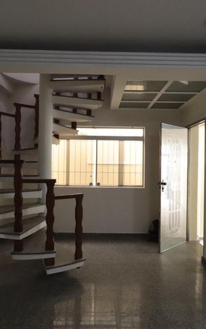 Casa à venda com 215m², 3 quartos e 2 vagasSala
