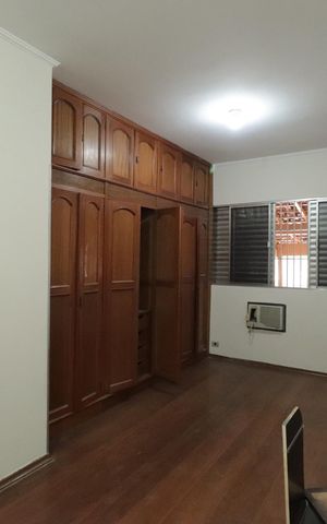 Casa à venda com 215m², 3 quartos e 2 vagasQuarto 2 - Suíte