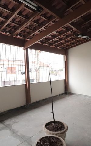 Casa à venda com 215m², 3 quartos e 2 vagasVaranda