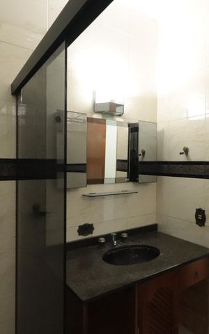 Casa à venda com 215m², 3 quartos e 2 vagasBanheiro da Suíte 2