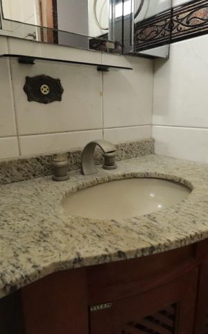 Casa à venda com 215m², 3 quartos e 2 vagasBanheiro da Suíte 1