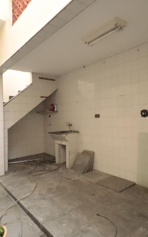Casa à venda com 215m², 3 quartos e 2 vagasÁrea de Serviço