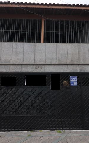 Casa à venda com 215m², 3 quartos e 2 vagasFachada