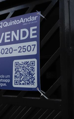 Casa à venda com 215m², 3 quartos e 2 vagasFachada