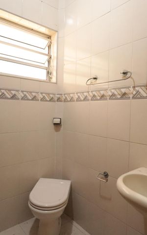 Casa à venda com 215m², 3 quartos e 2 vagasBanheiro Social