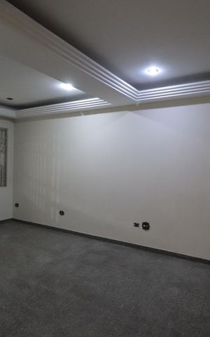 Casa à venda com 215m², 3 quartos e 2 vagasSala