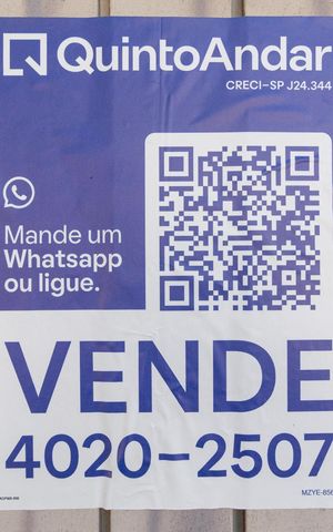 Casa à venda com 230m², 3 quartos e 3 vagas Casa à venda com 230m², 3 quartos e 3 vagasPlaca MZYE-856
