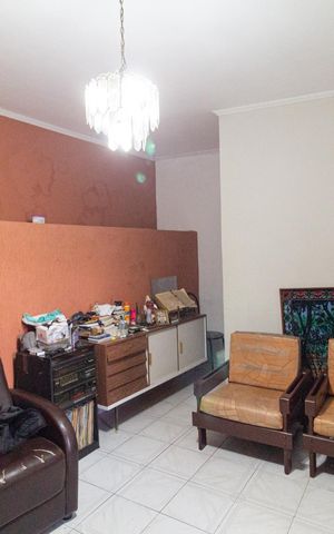 Casa à venda com 230m², 3 quartos e 3 vagas Casa à venda com 230m², 3 quartos e 3 vagasSala