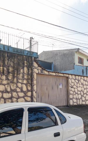 Casa à venda com 230m², 3 quartos e 3 vagas Casa à venda com 230m², 3 quartos e 3 vagasFachada