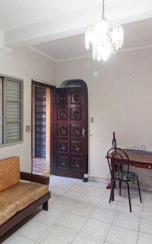 Casa à venda com 230m², 3 quartos e 3 vagas Casa à venda com 230m², 3 quartos e 3 vagasSala