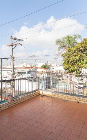 Casa à venda com 230m², 3 quartos e 3 vagas Casa à venda com 230m², 3 quartos e 3 vagasQuintal