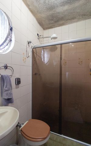 Casa à venda com 230m², 3 quartos e 3 vagas Casa à venda com 230m², 3 quartos e 3 vagasBanheiro