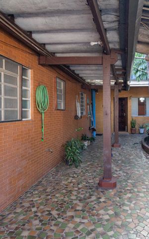 Casa à venda com 230m², 3 quartos e 3 vagas Casa à venda com 230m², 3 quartos e 3 vagasQuintal