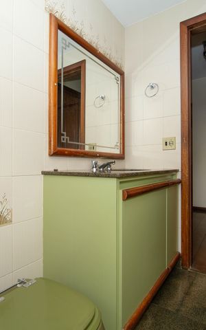 Apartamento à venda com 180m², 4 quartos e 2 vagas Apartamento à venda com 180m², 4 quartos e 2 vagasBANHEIRO2