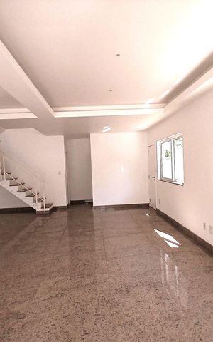 Casa de condomínio à venda com 260m², 5 quartos e 3 vagas Casa de condomínio à venda com 260m², 5 quartos e 3 vagasSala