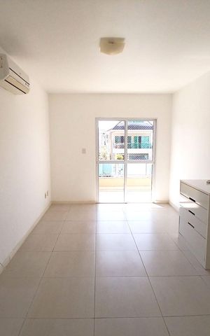 Casa de condomínio à venda com 260m², 5 quartos e 3 vagas Casa de condomínio à venda com 260m², 5 quartos e 3 vagasQuarto