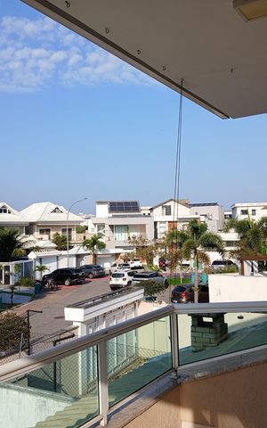 Casa de condomínio à venda com 260m², 5 quartos e 3 vagas Casa de condomínio à venda com 260m², 5 quartos e 3 vagasVaranda