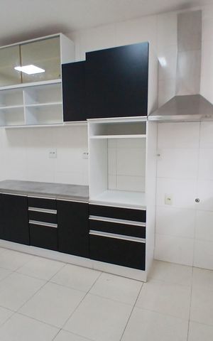 Casa de condomínio à venda com 260m², 5 quartos e 3 vagas Casa de condomínio à venda com 260m², 5 quartos e 3 vagasCozinha