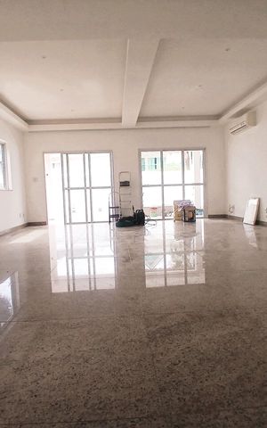Casa de condomínio à venda com 260m², 5 quartos e 3 vagas Casa de condomínio à venda com 260m², 5 quartos e 3 vagasSala